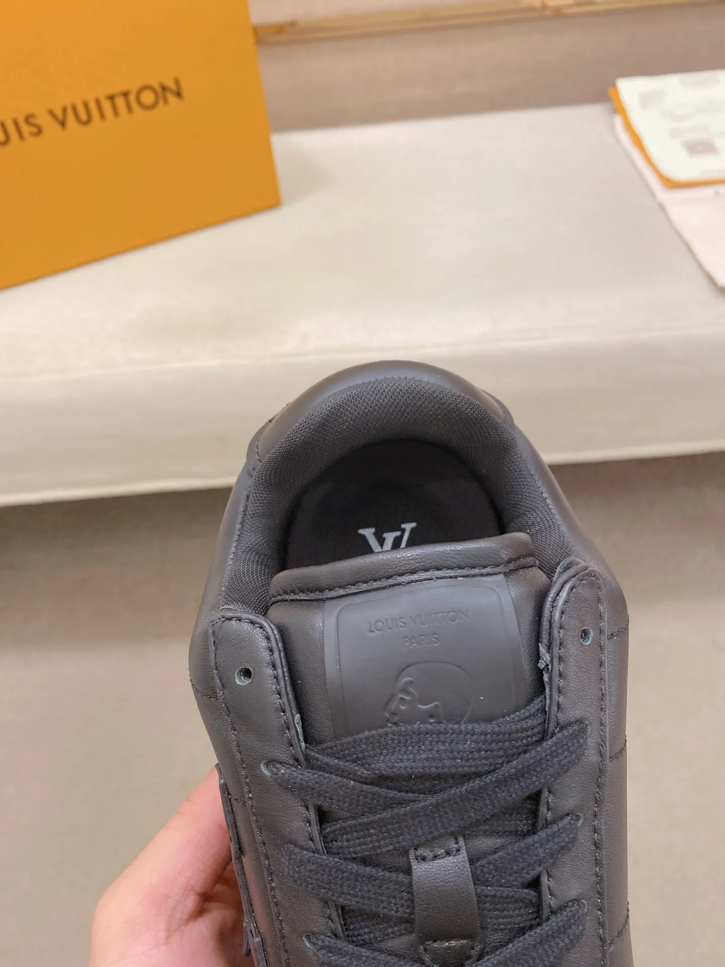 Men's shoes💰: Couple style 700💰LOUIS VUITTON Footint Soccer sneakers‼ ️ The top version, the same sneakers for LV couples. You will look fashionable when you wear them. This Footint Soccer sneaker was unveiled in the 2025 spring and summer series fashion show. The tongue is embellished with the Lvers United badge inspired by the football team. The rubber sole of the foot is decorated with multiple Louis Vuitton logos. The original latest packaging. Fabric: original imported cowhide. Lining: original imported breathable mesh. Foot pad: original injection molding pad. Outsole: original molded T combination outsole. Size: 35-45.